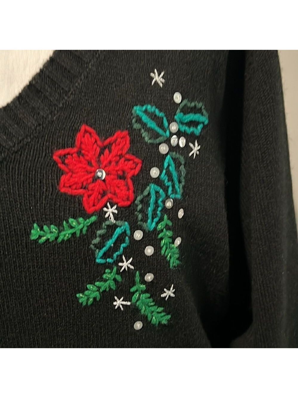 CHRISTMAS sweater with embroidered poinsettias.  Plus size XXL (20) - Picture 5 of 10